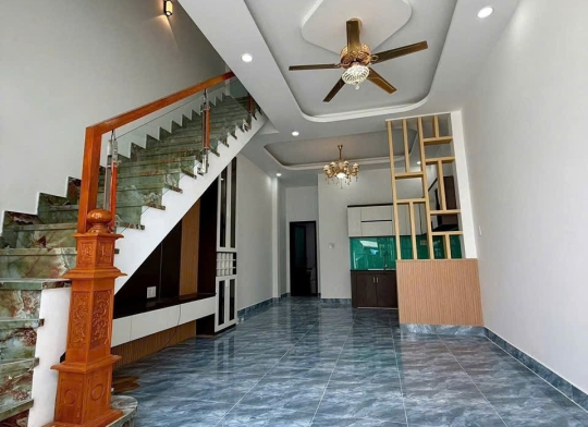 Cầu thang kính tay vịn gỗ - Kính cường lực tốt, mẫu đẹp tại Long An